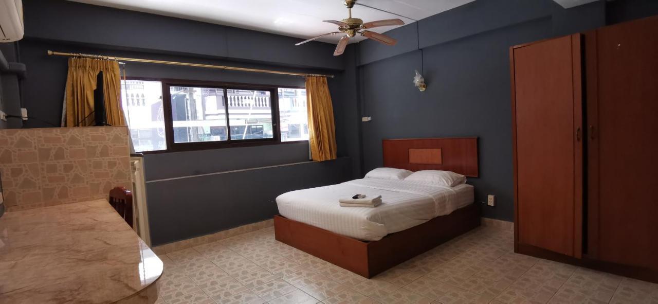 Jellyfish Hostel Jomtien Beach Exterior photo
