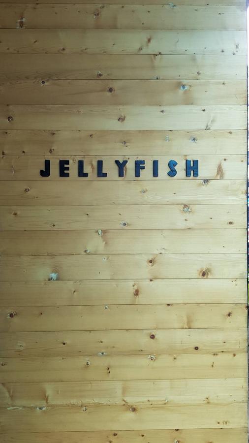 Jellyfish Hostel Jomtien Beach Exterior photo