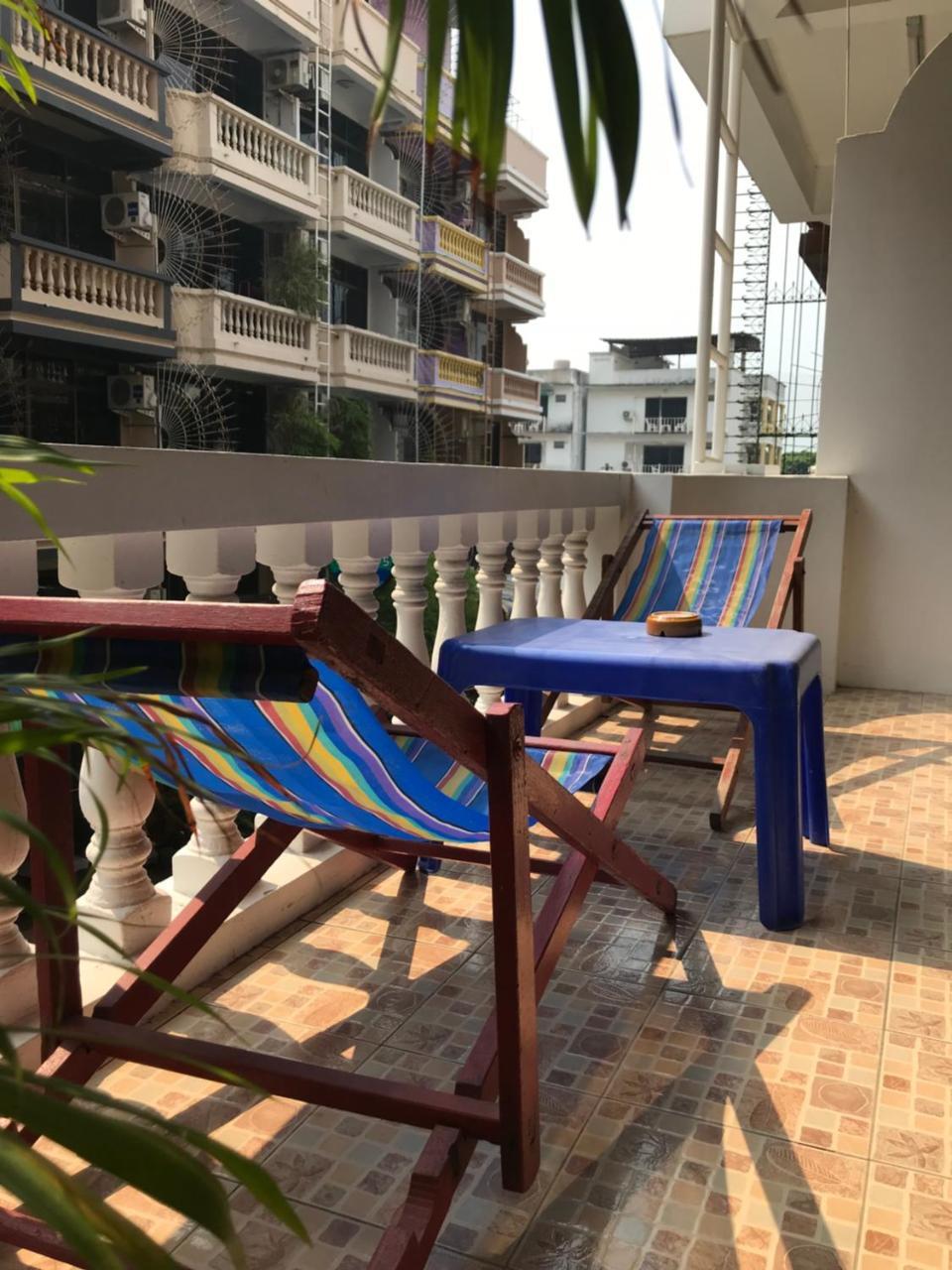 Jellyfish Hostel Jomtien Beach Exterior photo