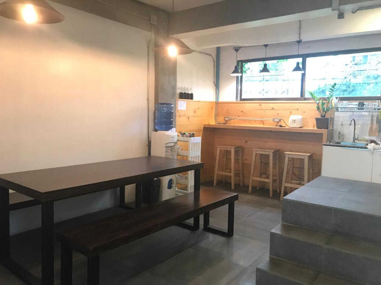 Jellyfish Hostel Jomtien Beach Exterior photo