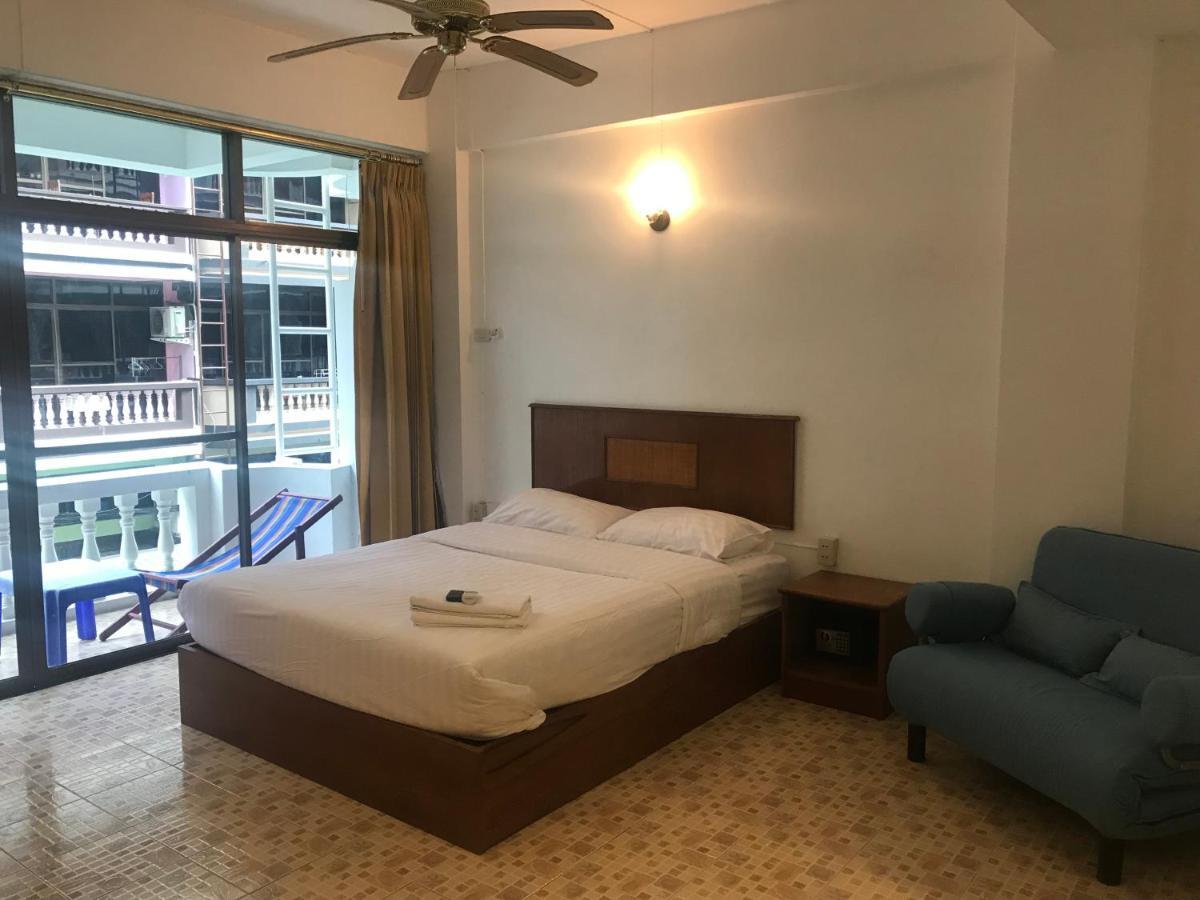 Jellyfish Hostel Jomtien Beach Exterior photo