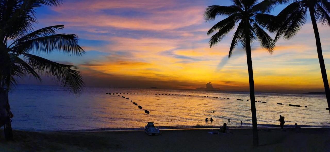 Jellyfish Hostel Jomtien Beach Exterior photo