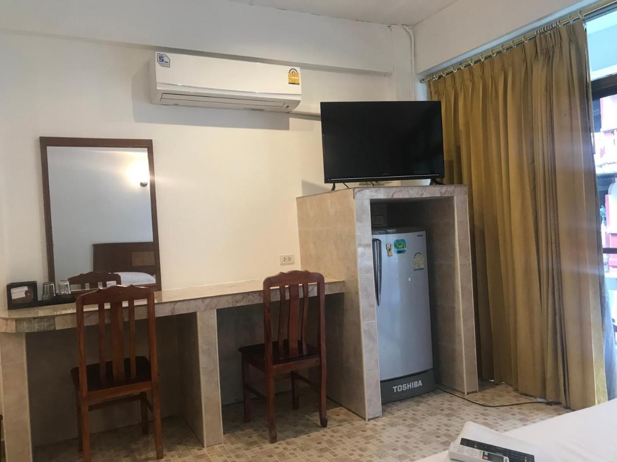 Jellyfish Hostel Jomtien Beach Exterior photo