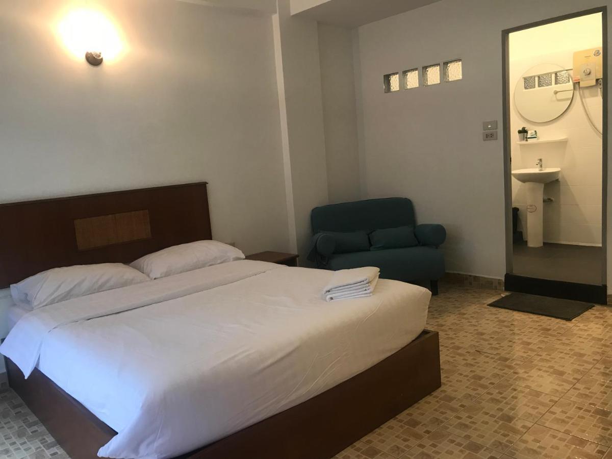 Jellyfish Hostel Jomtien Beach Exterior photo